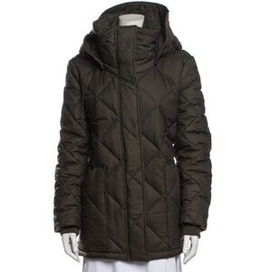 Burberry Down Coat in Hunter Green With Hood size M